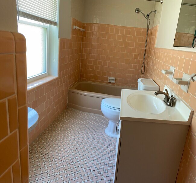 Bath View 2 - 6240 Loughborough Ave