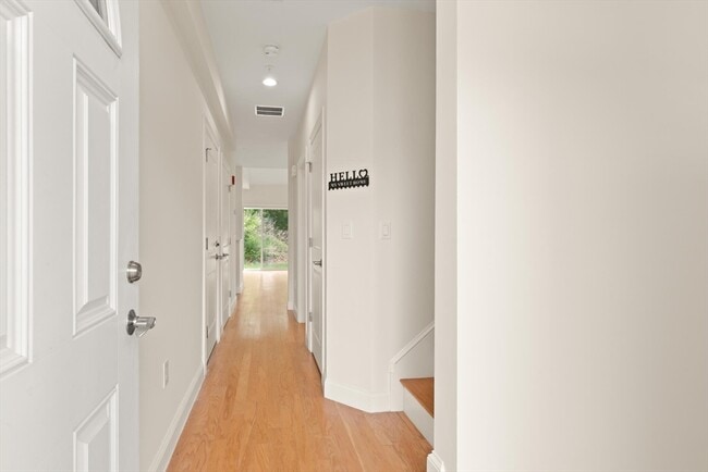 Building Photo - 70 Endicott St