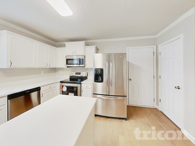 Building Photo - 11802 Village Pond Dr