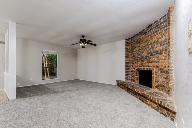 Foto del edificio - 7317 Knight Dr