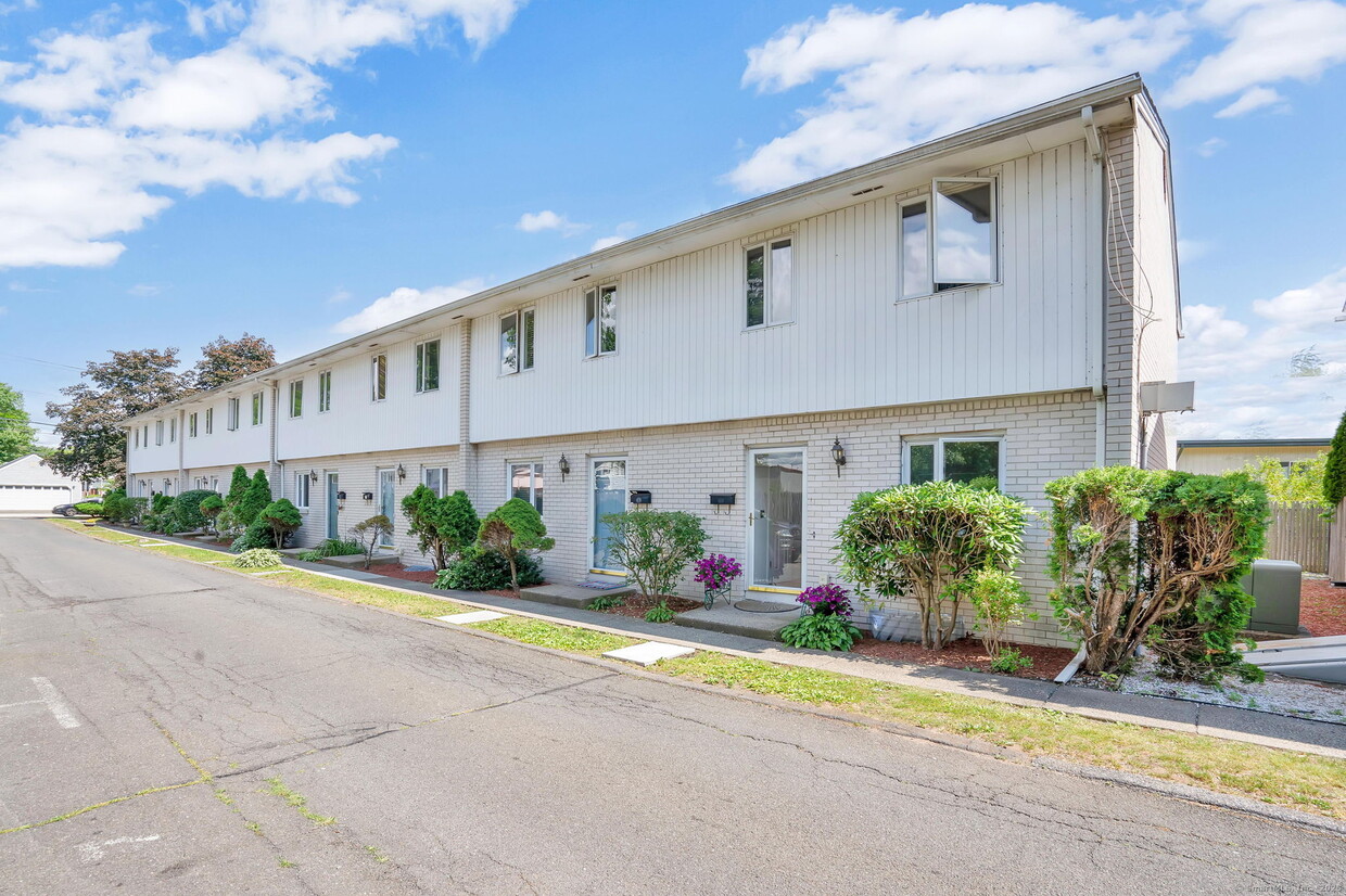 Primary Photo - 714 Newhall St