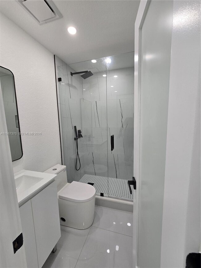 Foto del edificio - 5551 NW 175th St