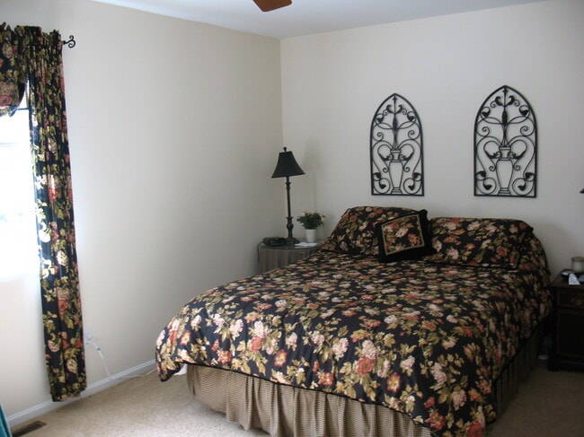 Foto del edificio - 1048 W Foxcroft Dr