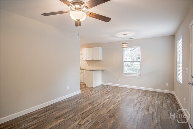 Building Photo - 22 Nelson St