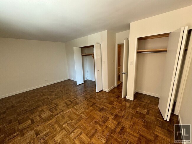 Foto del edificio - EXTRA LARGE 1 BED IN PRIME YORKVILLE LOCAT...