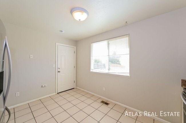 Foto del edificio - 14935 E Columbia Dr