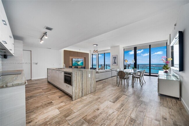 Foto del edificio - 650 NE 32nd St