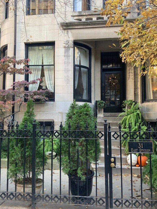 Foto del edificio - 31 E Division St
