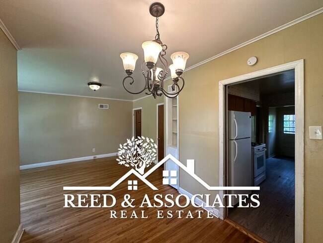 Building Photo - 3BR - SHERWOOD -FOREST AREA