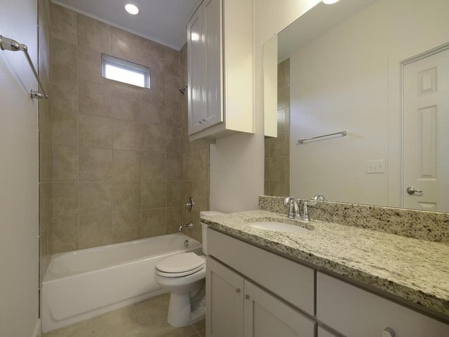 Building Photo - 3304 Thomas Kincheon St