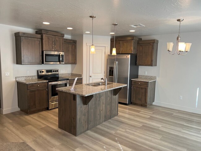 Building Photo - 3 bed | 2.5 bath | 2-car Townhome with Was...