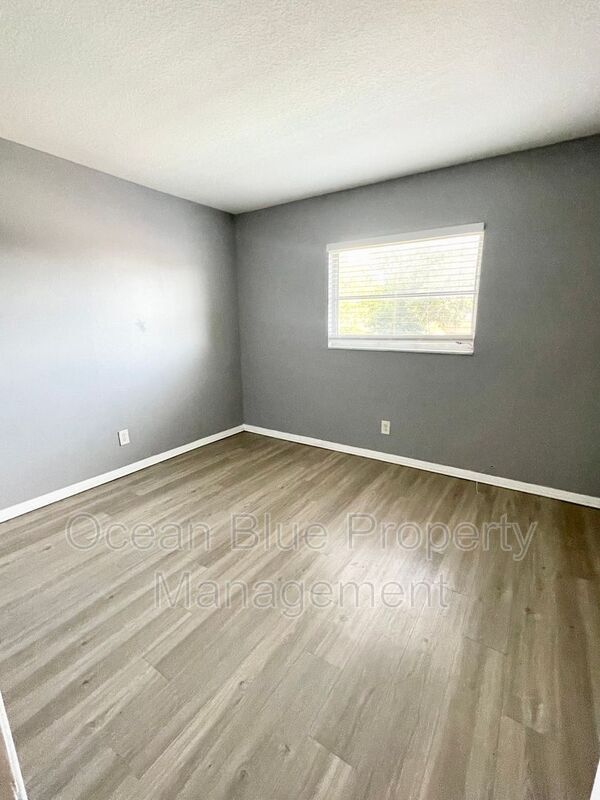 Building Photo - 311 S Arcturas Ave