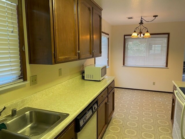 Foto del edificio - 43126 E Sugar Pine Dr