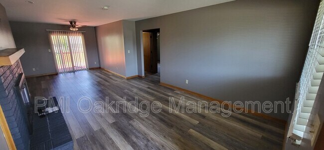 Foto del edificio - 425 Heather St