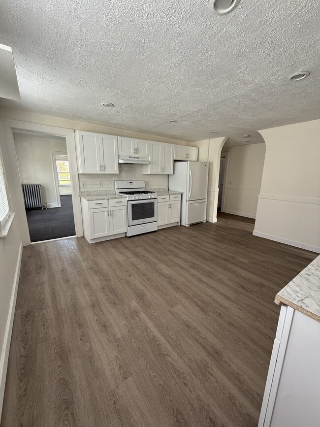 Building Photo - 75 Kelsey St