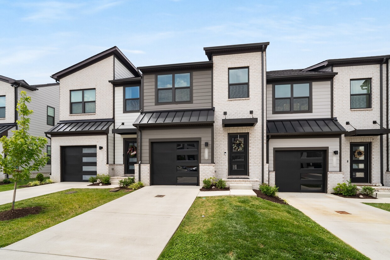 House Exterior - 1121 Riverbrook Dr
