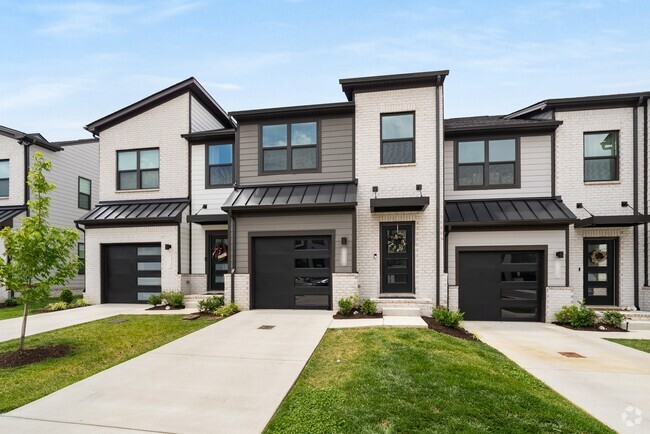 Building Photo - 1121 Riverbrook Dr
