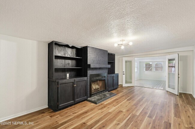 Building Photo - 409 Sailfish Dr E