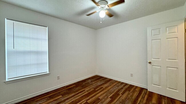 Foto del edificio - 15027 Winding Black Cherry Ln