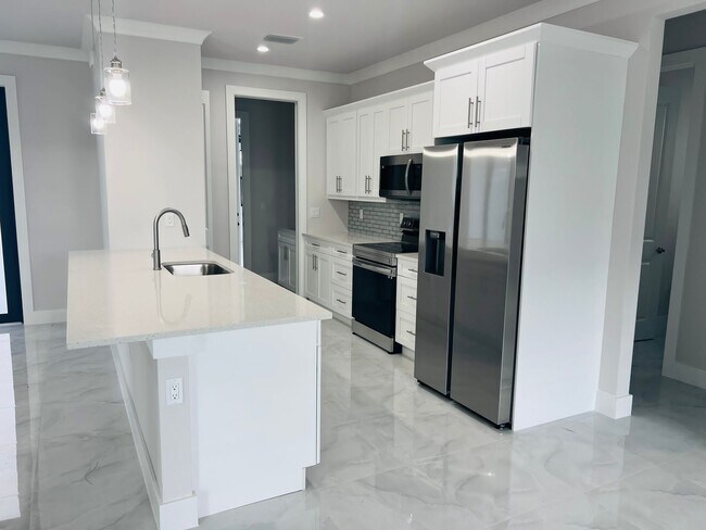 Foto del edificio - 2461 33rd Ave NE