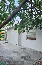 Building Photo - 651 NE 46th Ct
