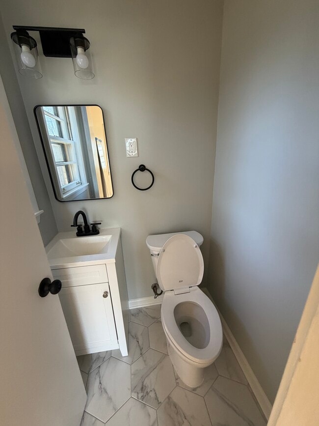 Foto del edificio - 5121 Lynbar Ave