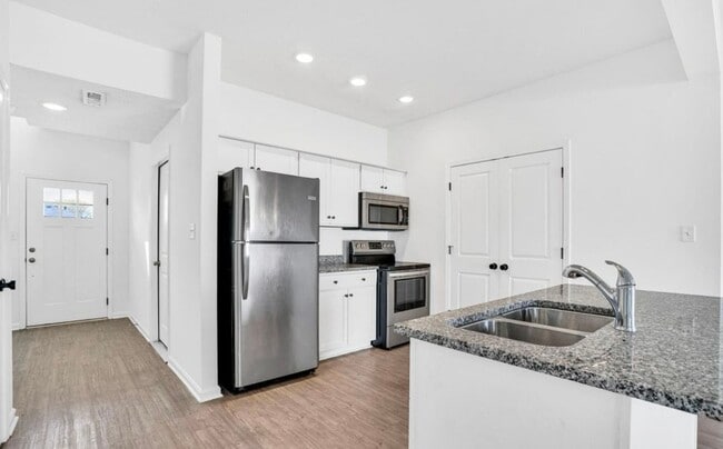 Foto del edificio - Beautiful 3-Bedroom Townhome in Pleasure Ridge Park!