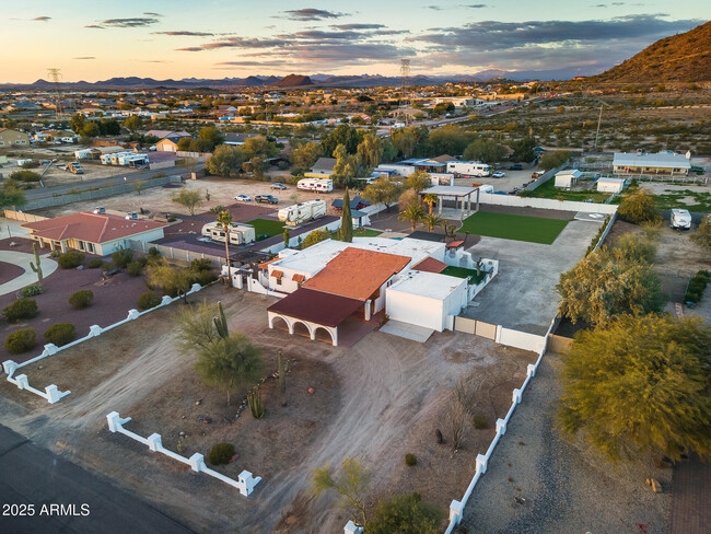 Foto del edificio - 9026 W Villa Lindo Dr