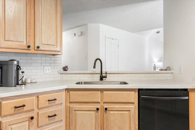 Foto del edificio - 40 Sugar Creek Pl