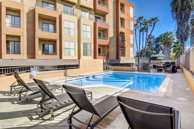 Interior Photo - Diplomat Apartments