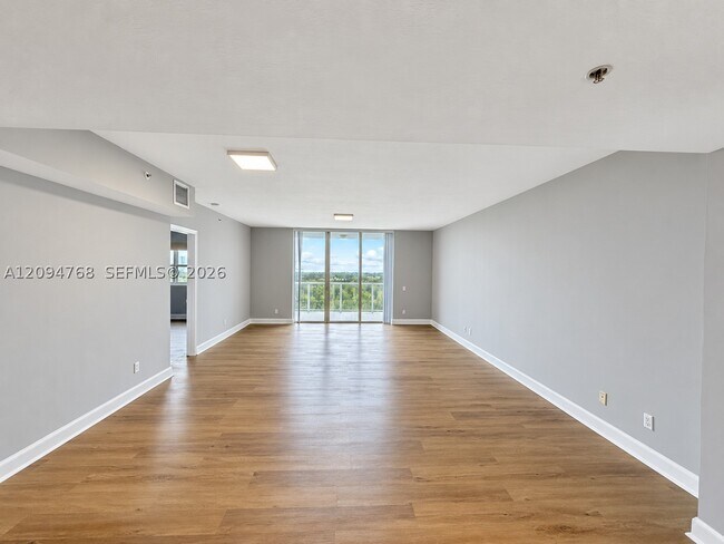 Building Photo - 14951 Royal Oaks Ln