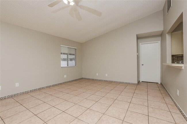 Foto del edificio - 1815 Prairie Lake Blvd