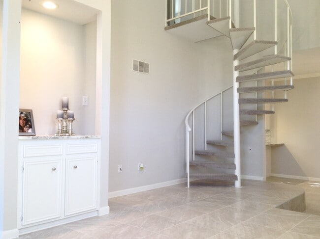 Building Photo - 5515 Strack Rd