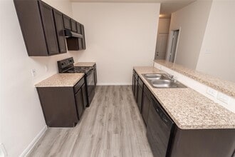 Building Photo - 6247 Brenwood Cir