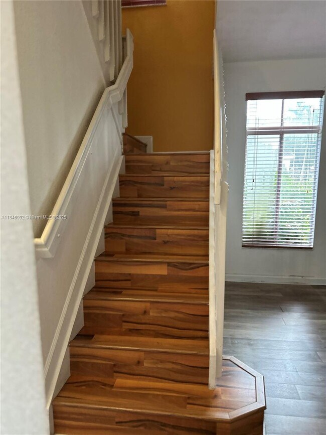 Foto del edificio - 5709 NW 113th Ct