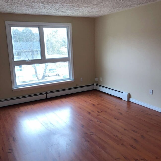 Building Photo - 1044 Somerset St
