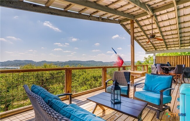 Building Photo - 420 Lake Forest