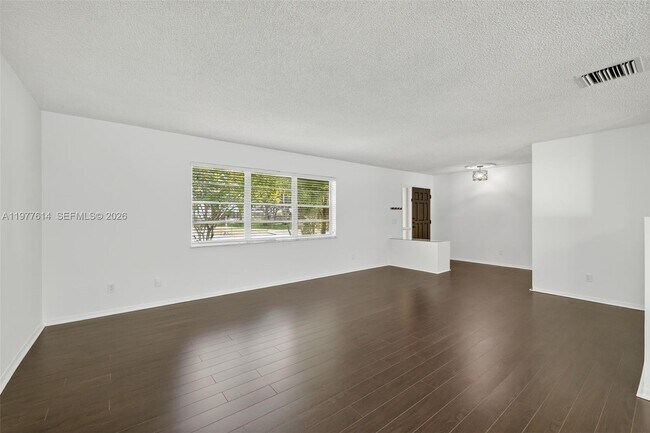 Building Photo - 770 SE Hollahan Ave