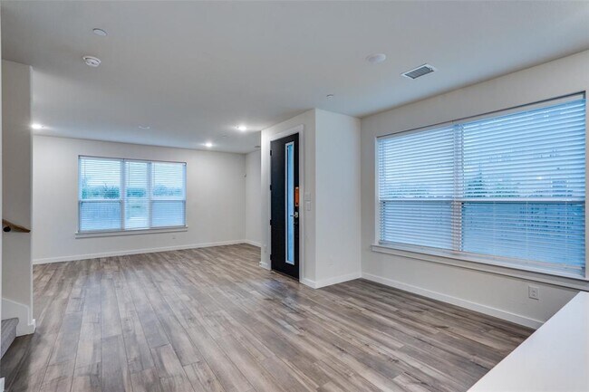 Building Photo - 1770 Thornton Dr