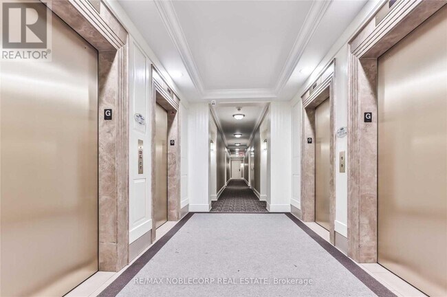 Photo du bâtiment - 700-700 Humberwood Blvd