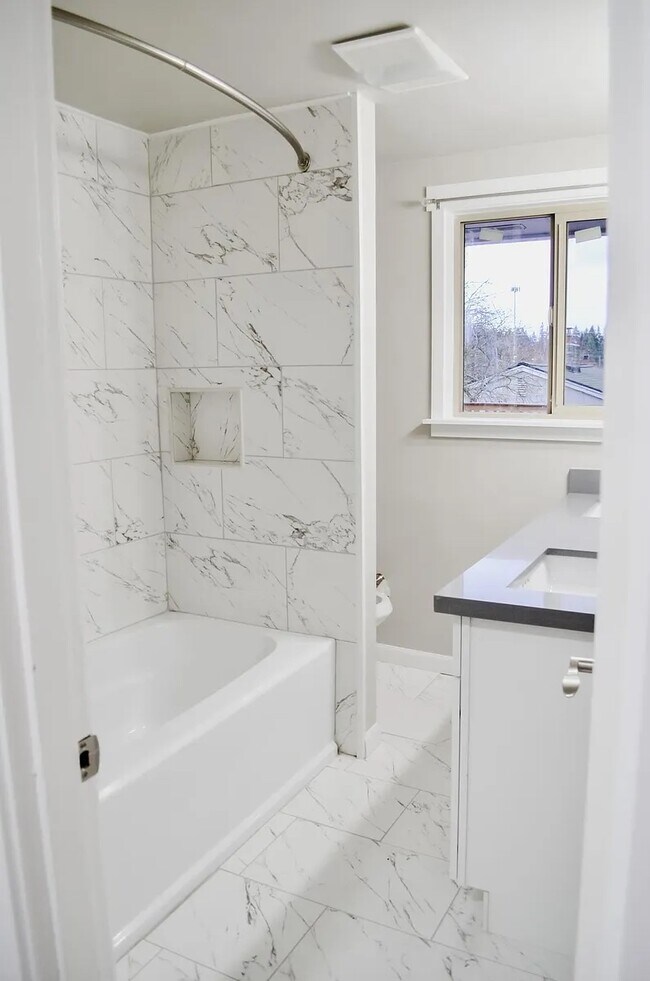 Foto del edificio - 22917 76th Ave W