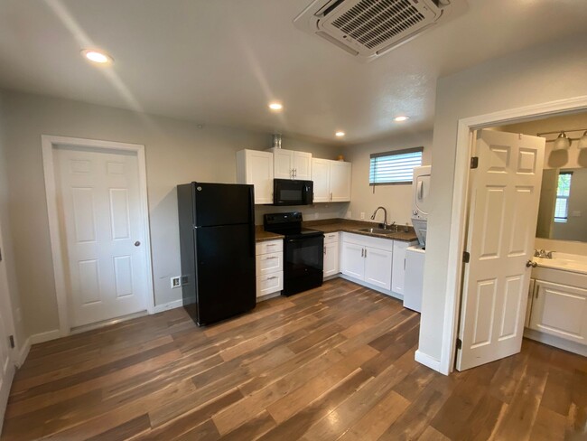 Building Photo - 1 Bed, 1 bath single story ADU in Central ...