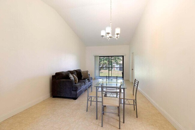 Foto del edificio - 321 Olivewood Pl