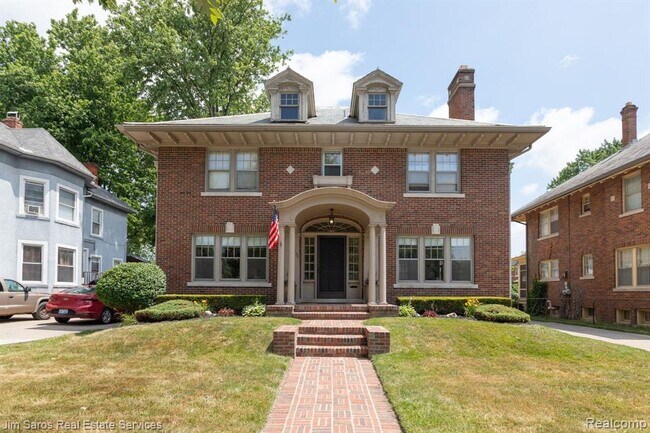 Front - 164 Market St