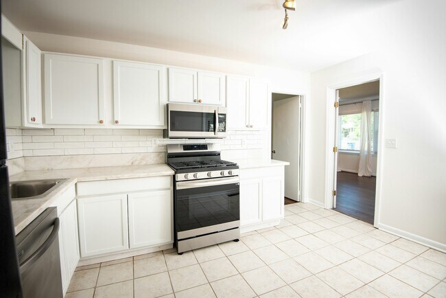 Foto del edificio - 685 Oakmoor Drive