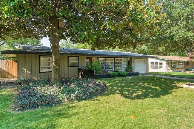 Building Photo - 2603 Albata Ave