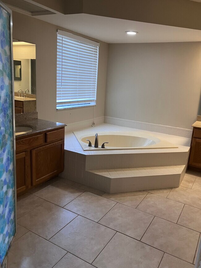 Building Photo - 1180 Woodland Terrace Trail