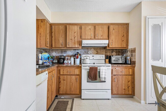 Building Photo - 14575 Bonaire Blvd
