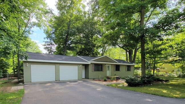 Building Photo - 20787 Maple St