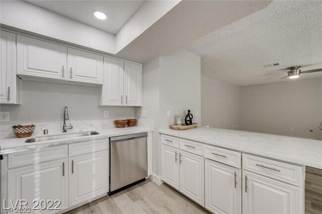 Building Photo - 853 Rock Springs Dr